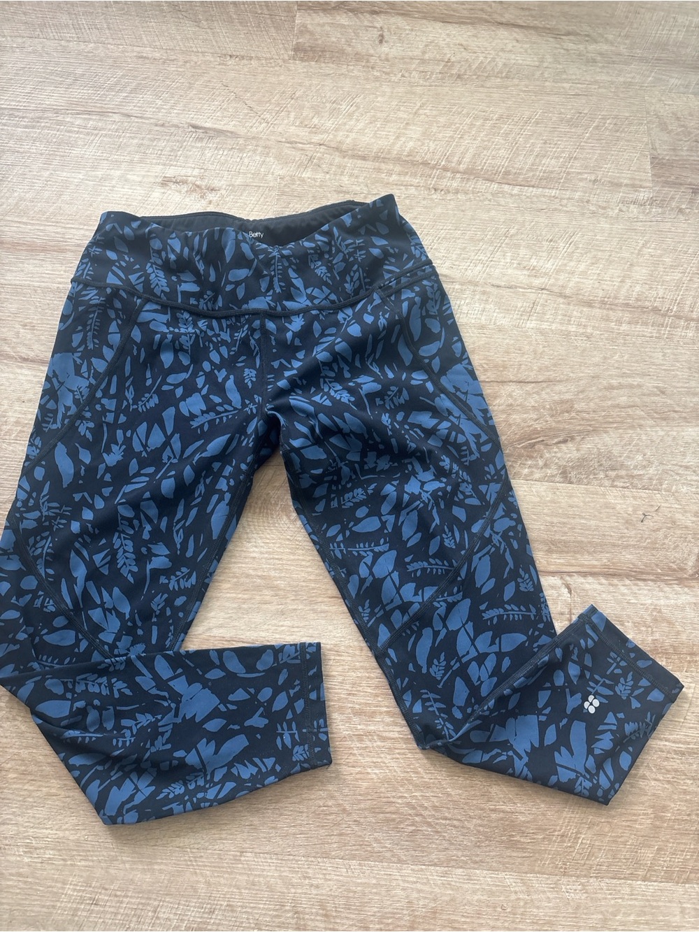 Sweaty Betty Navy and Blue Leaf-Print Active Leggings